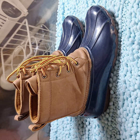 Woman's size 7 duck boots Field & Stream, great shape - Picture 2 of 5